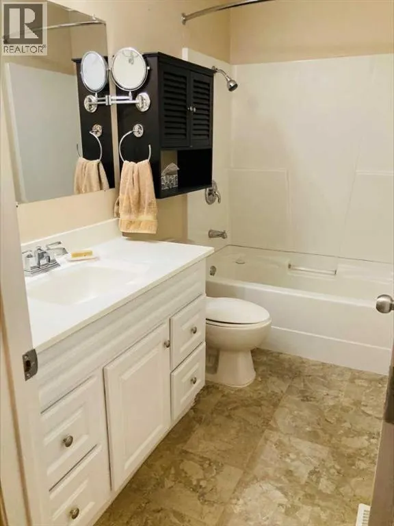 16 Rossland Bay SE