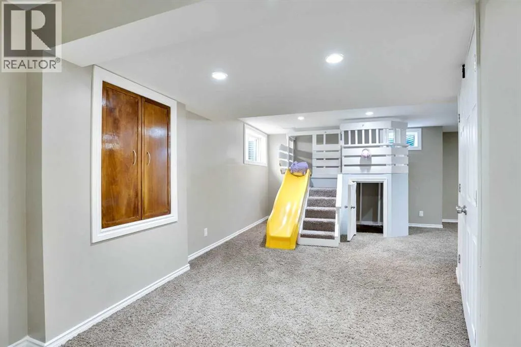 174 Windstone Avenue SW