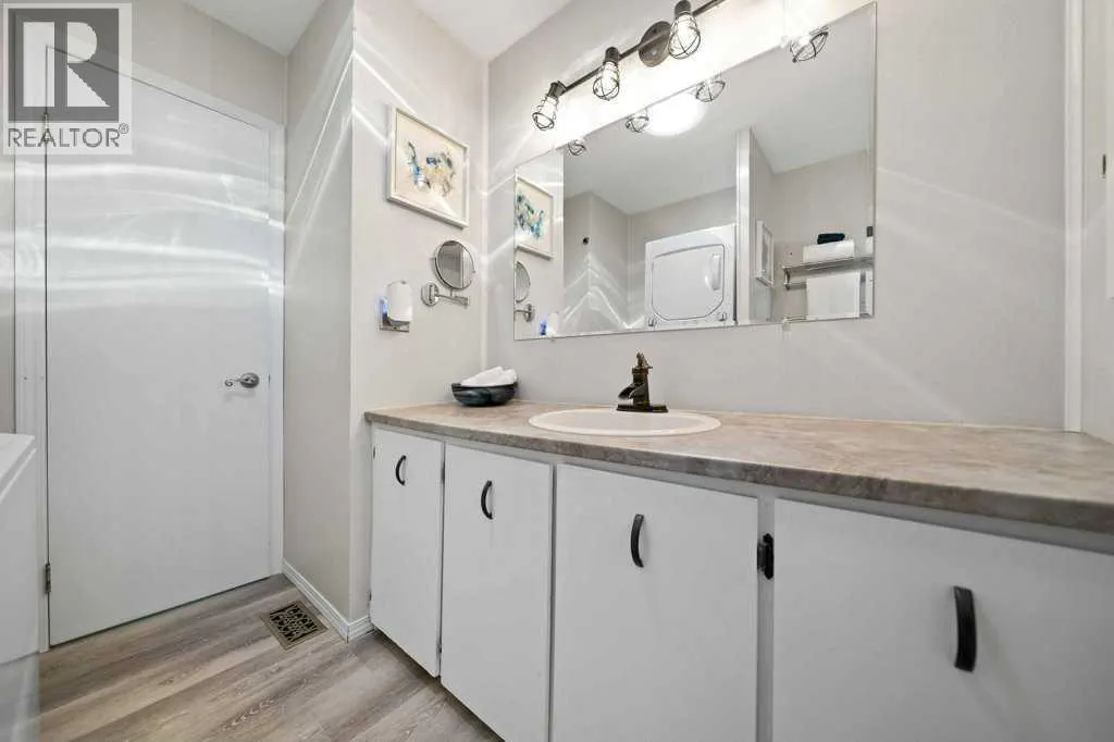 31, 2248 Southview Drive SE