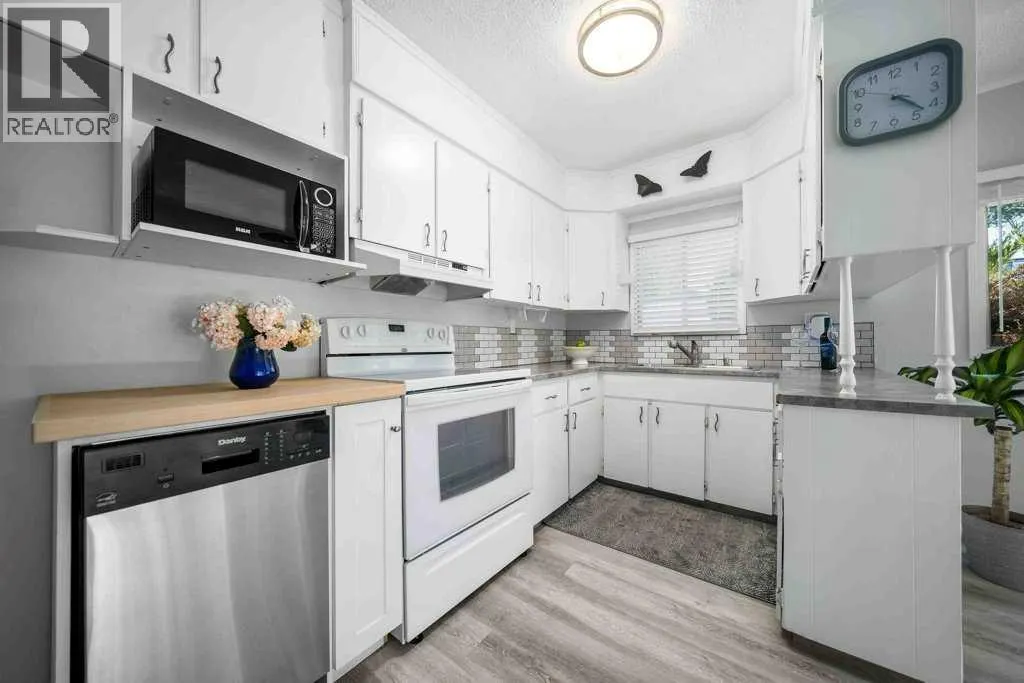 31, 2248 Southview Drive SE