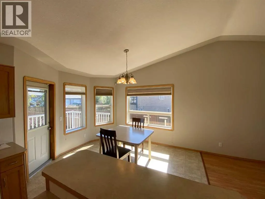 90 Upland Road W