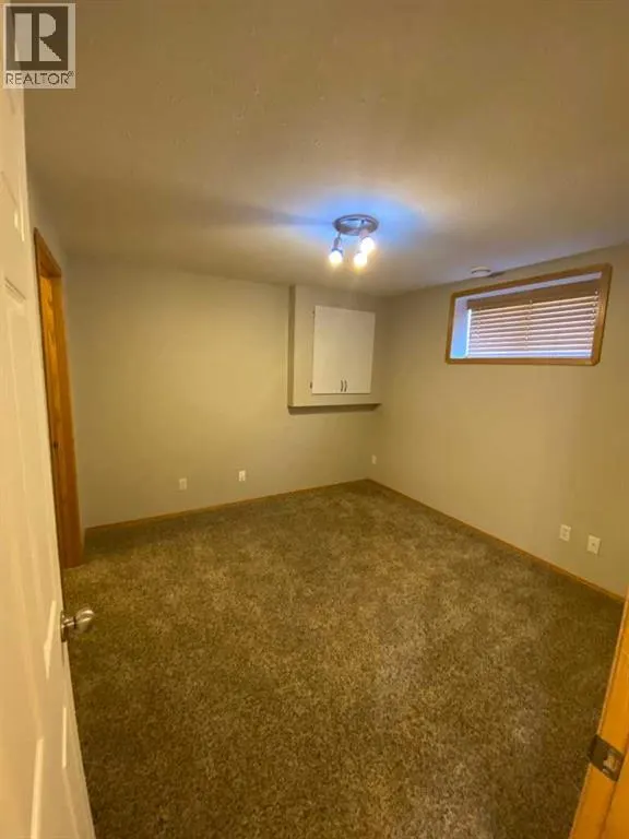 90 Upland Road W
