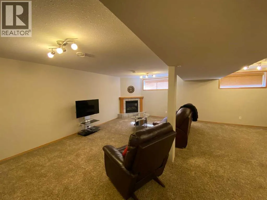 90 Upland Road W