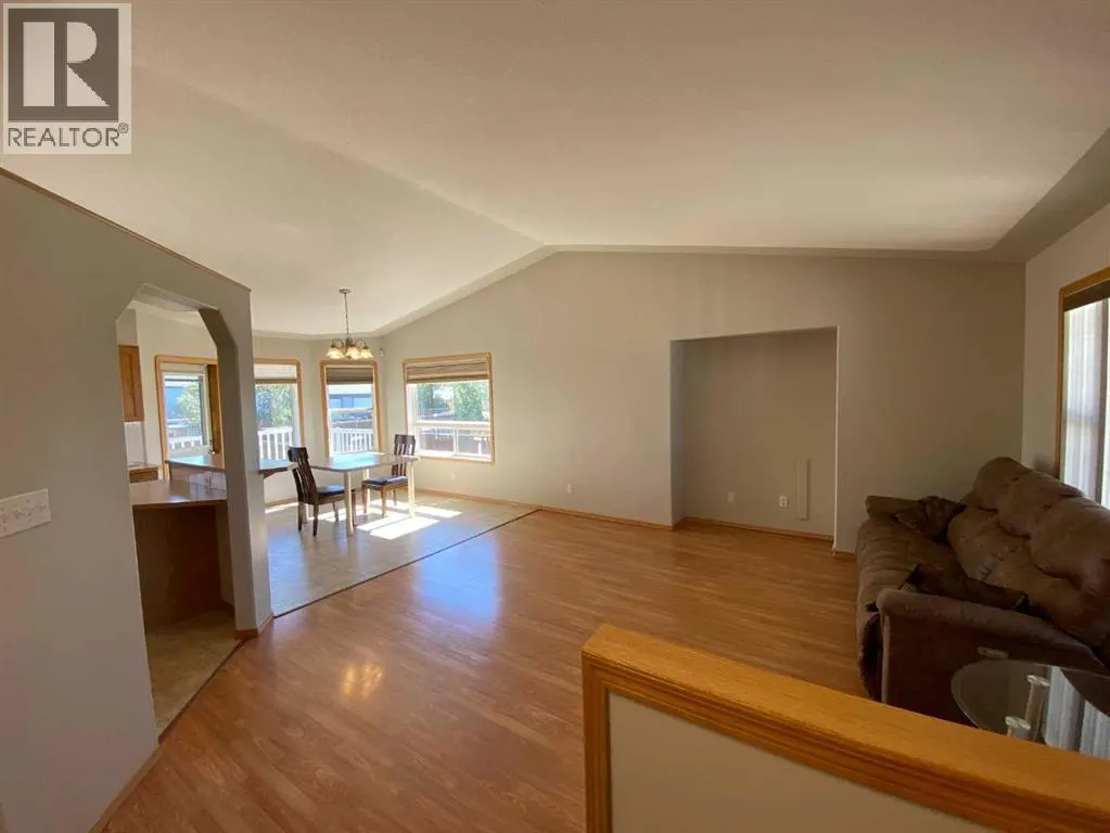 90 Upland Road W