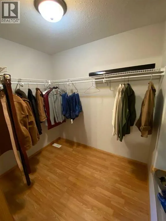 90 Upland Road W