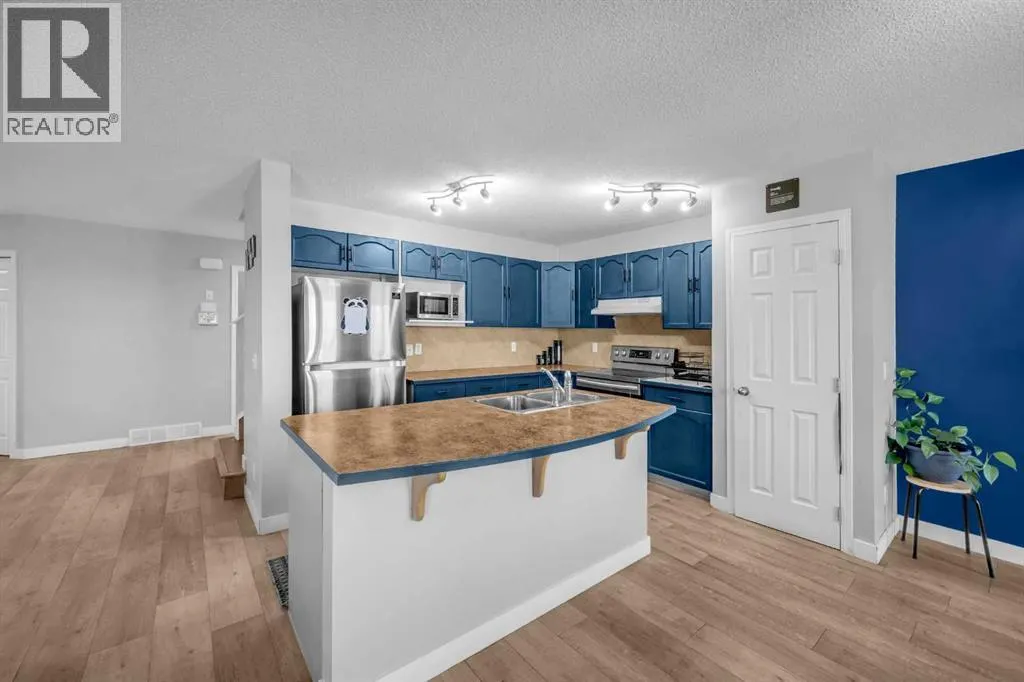 233 Saddlecrest Way NE