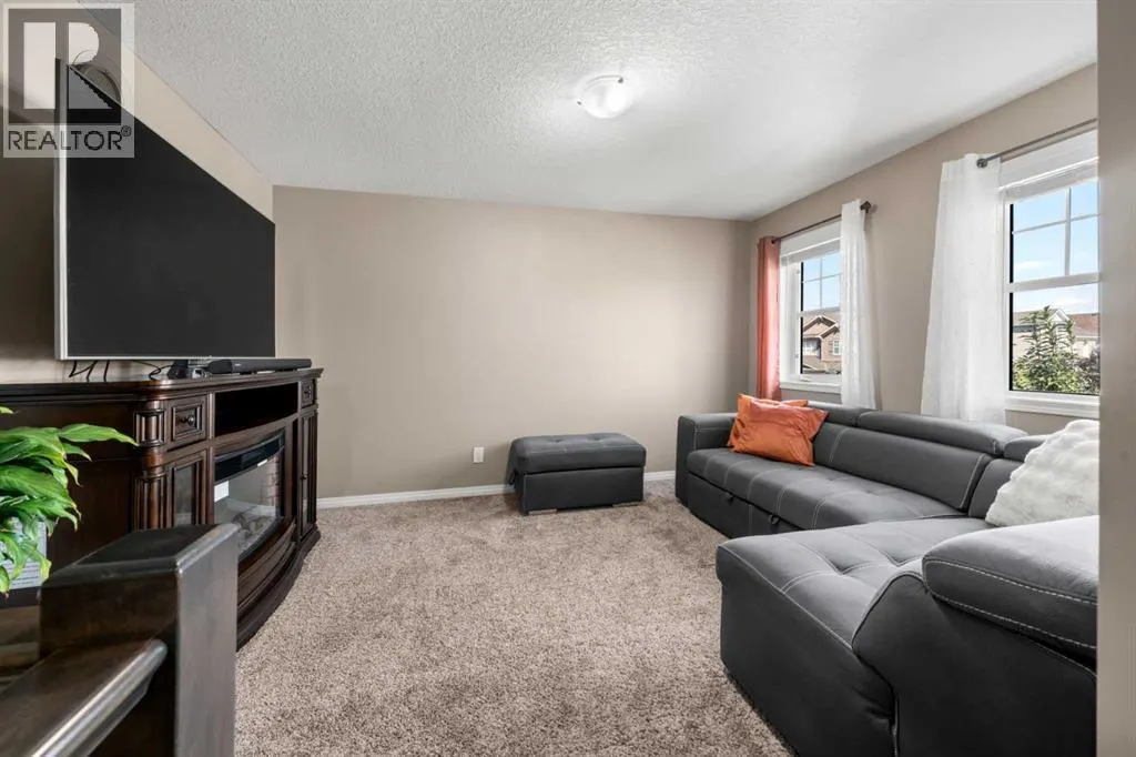 353 Windrow Crescent SW