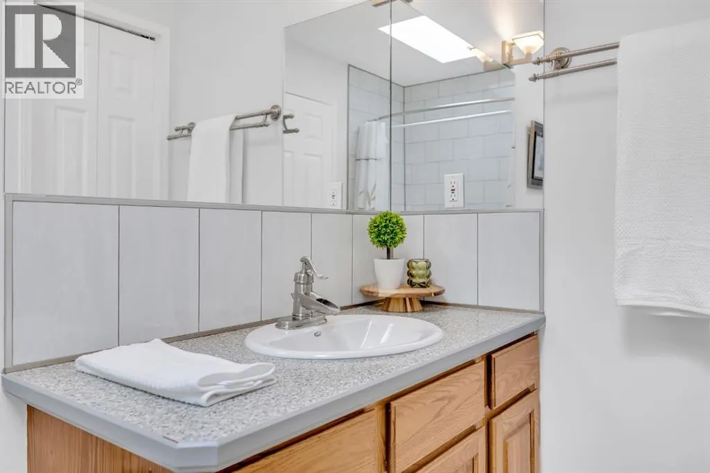 32 Rideau Close SW