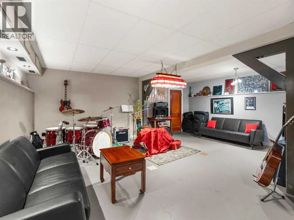 708 Calkins Place