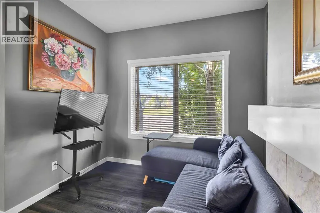11 Copperpond Landing SE