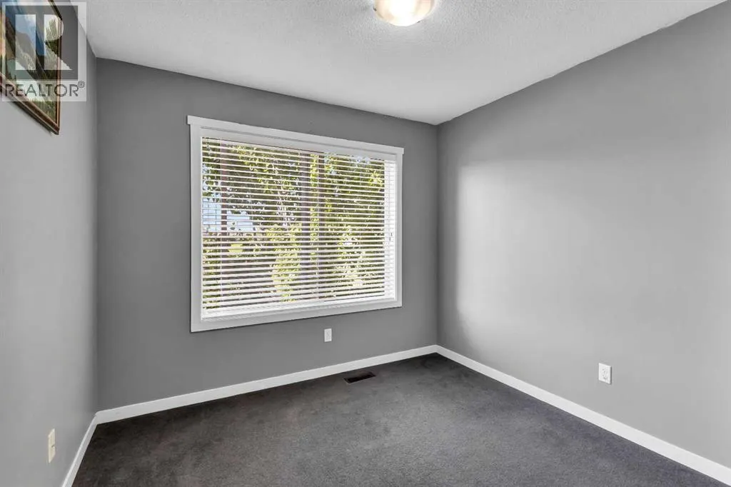 11 Copperpond Landing SE