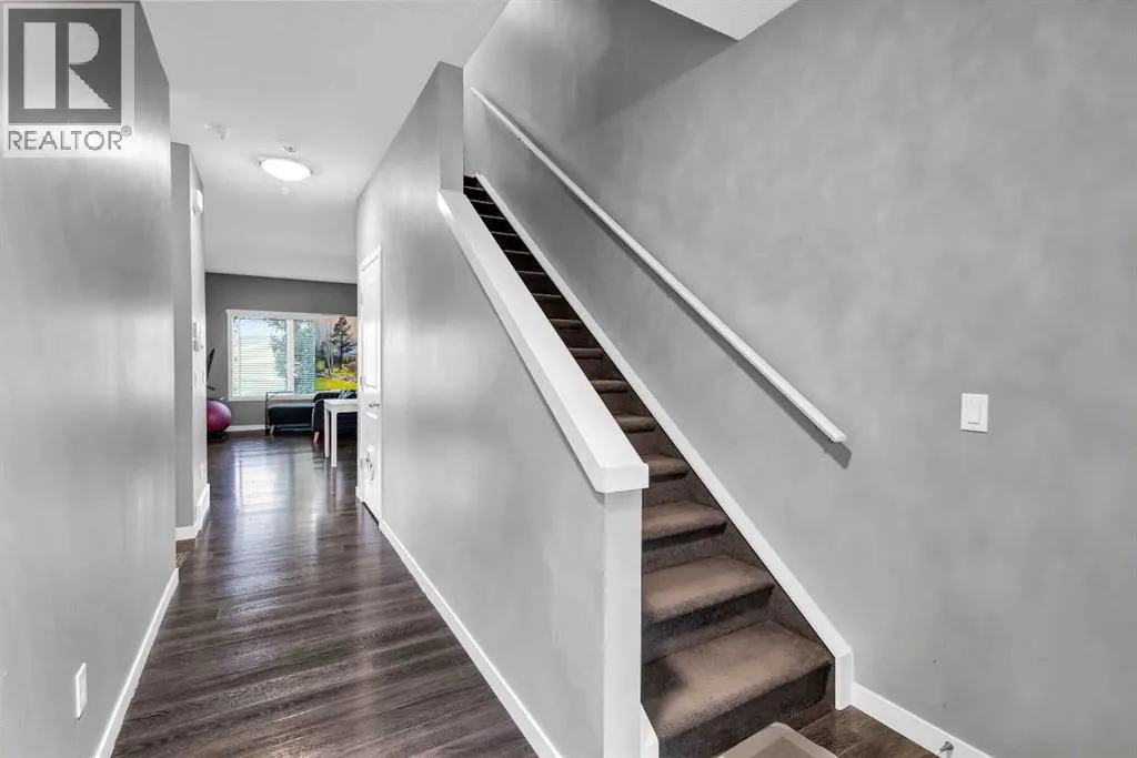 11 Copperpond Landing SE