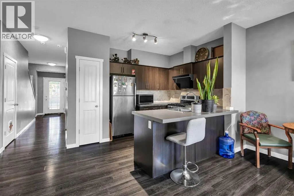 11 Copperpond Landing SE