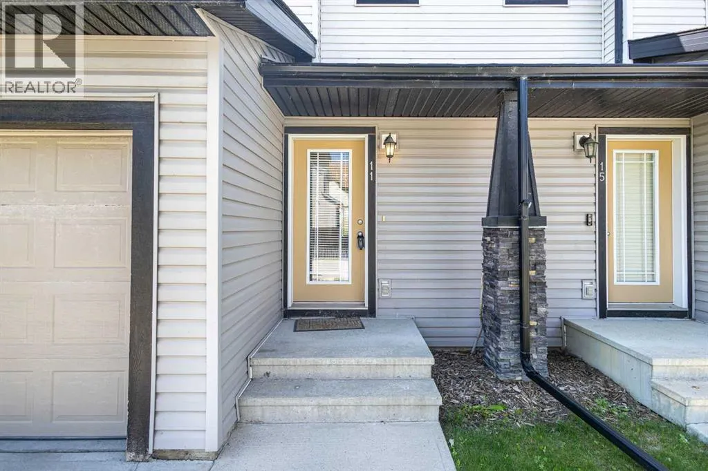 11 Copperpond Landing SE