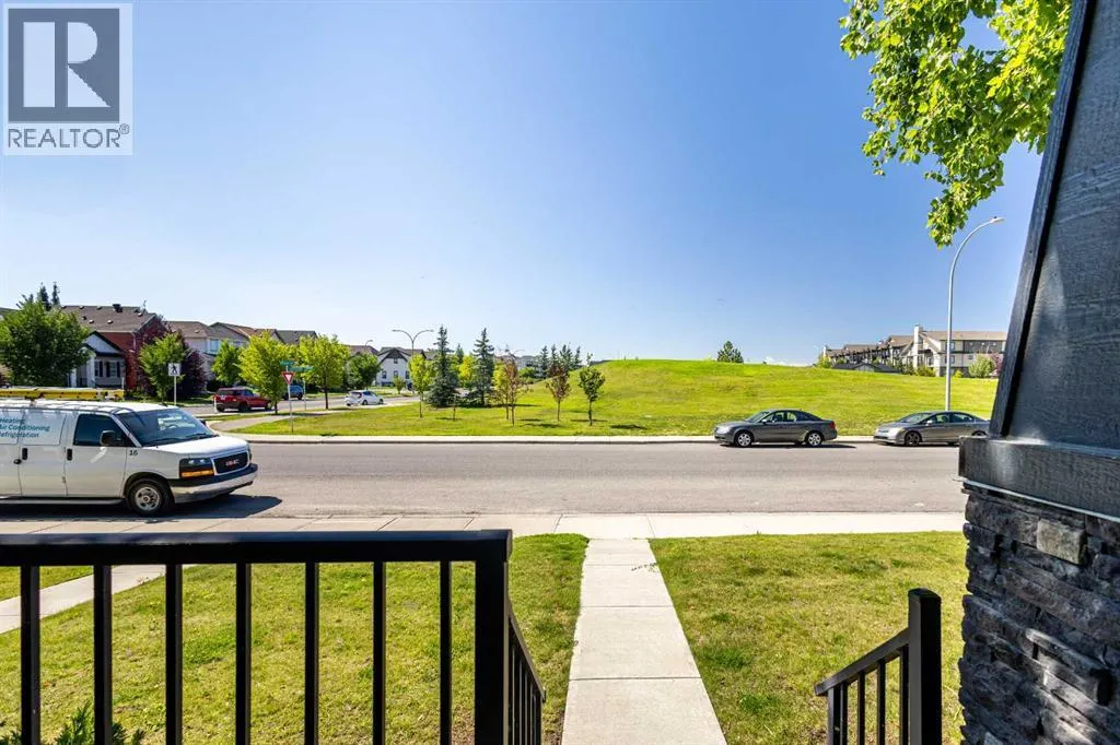 11 Copperpond Landing SE