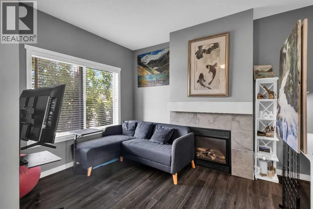 11 Copperpond Landing SE
