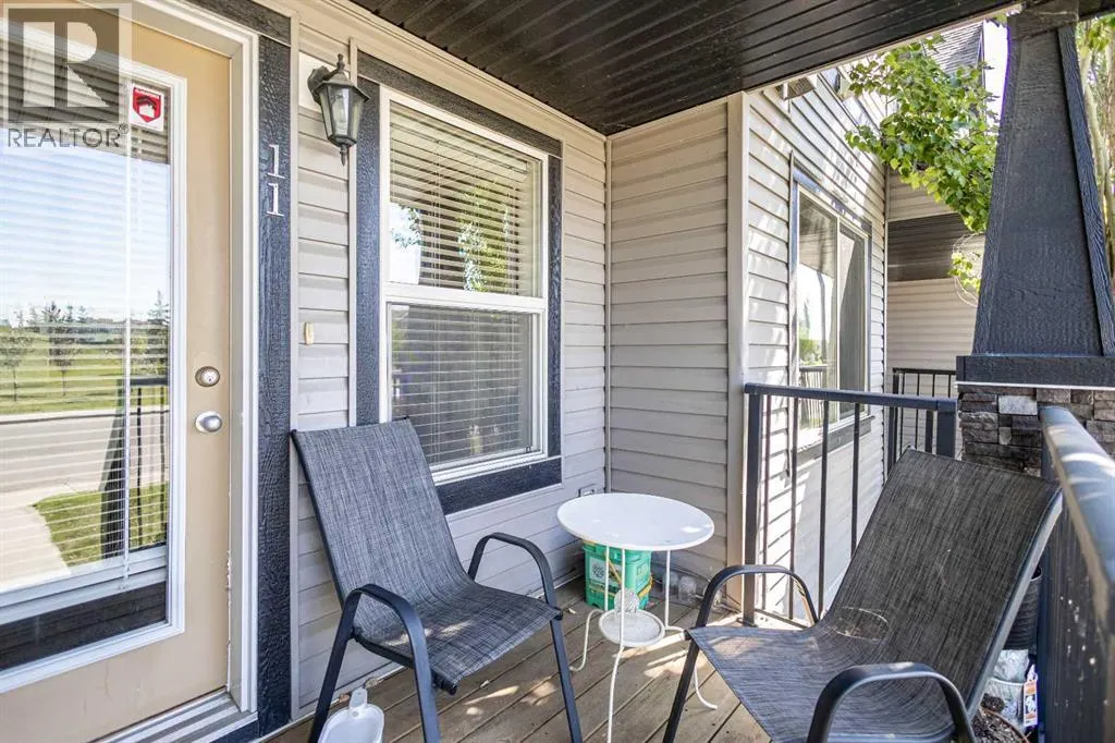 11 Copperpond Landing SE