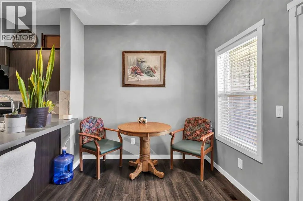 11 Copperpond Landing SE
