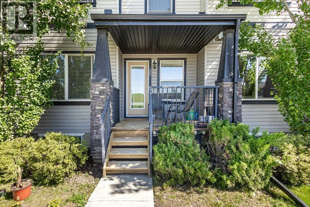 11 Copperpond Landing SE