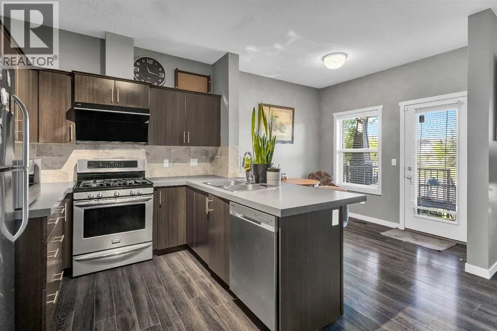 11 Copperpond Landing SE