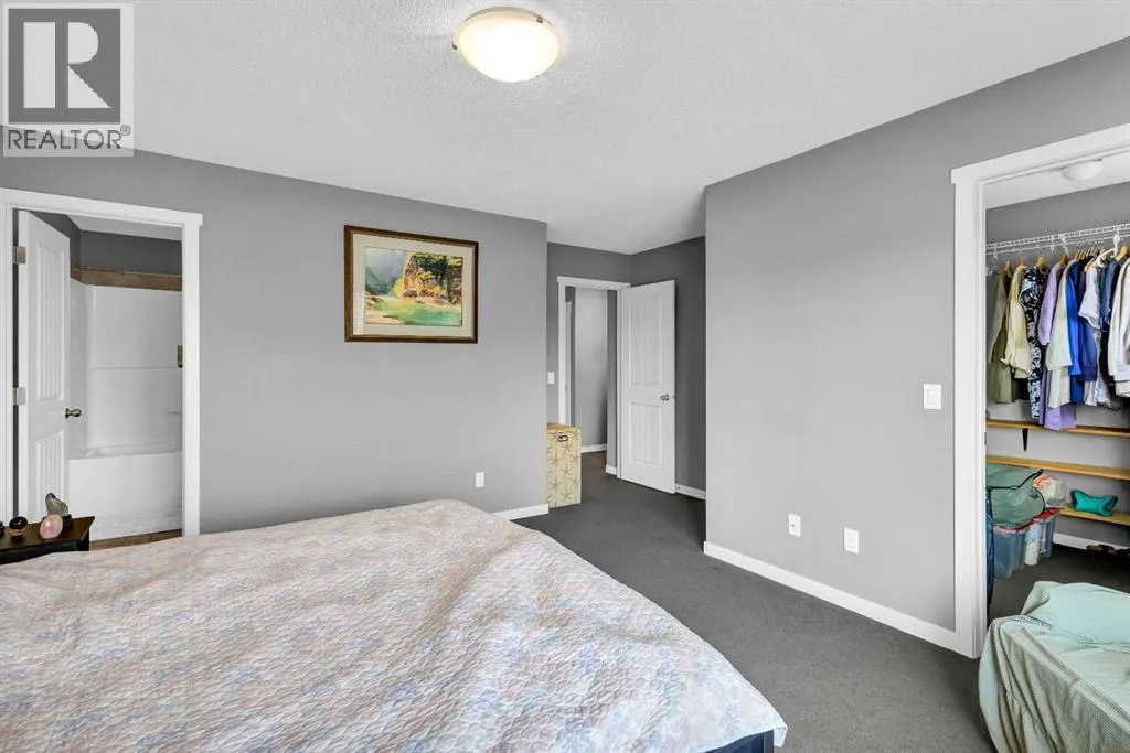 11 Copperpond Landing SE