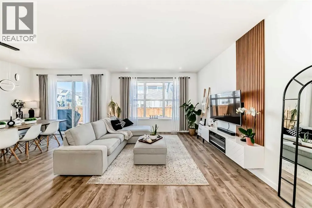 12 Magnolia Crescent SE
