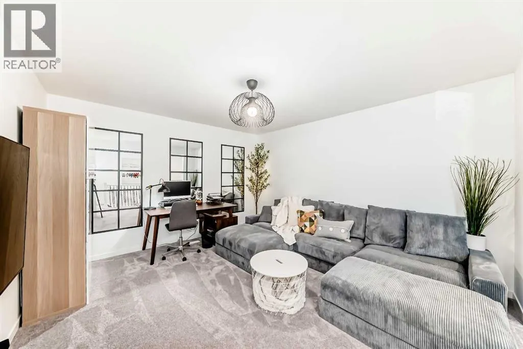 12 Magnolia Crescent SE