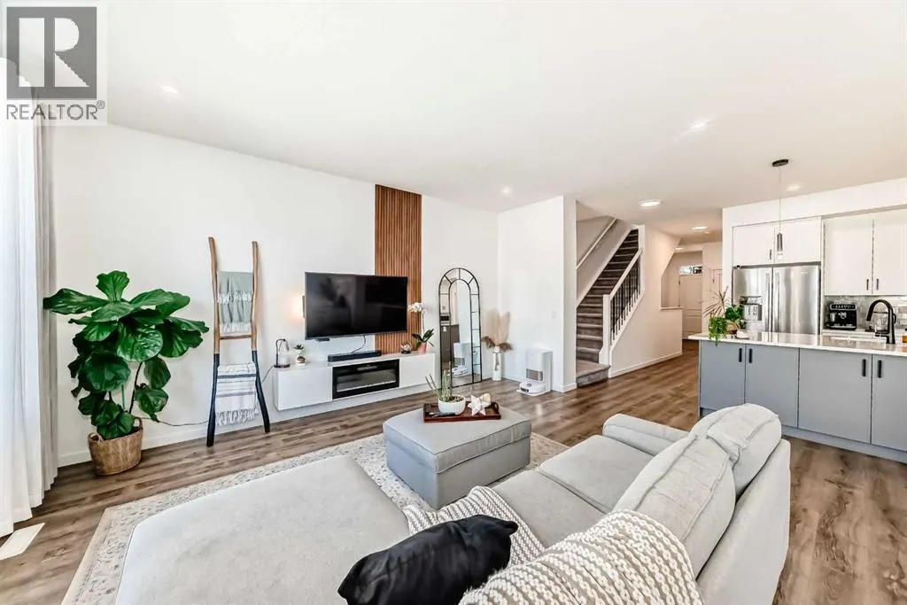 12 Magnolia Crescent SE