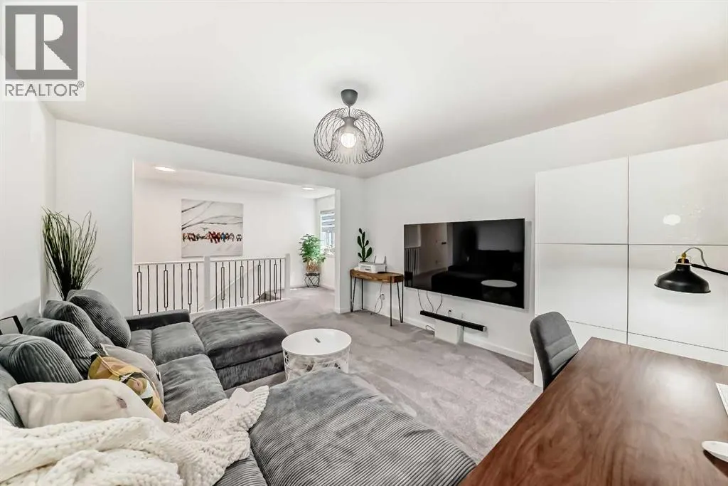 12 Magnolia Crescent SE