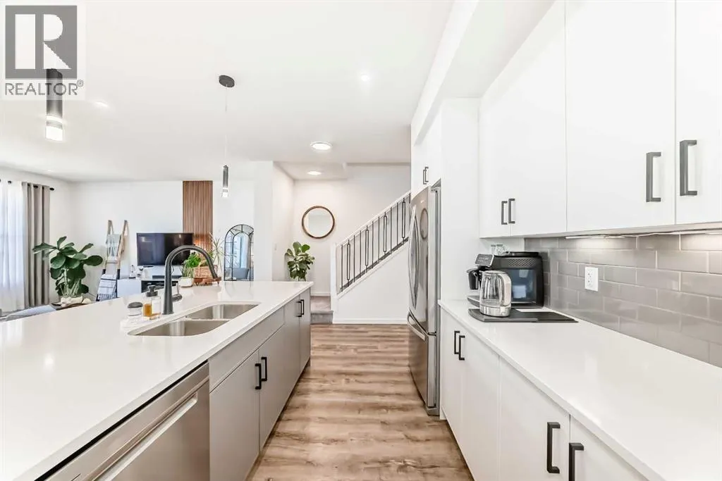 12 Magnolia Crescent SE