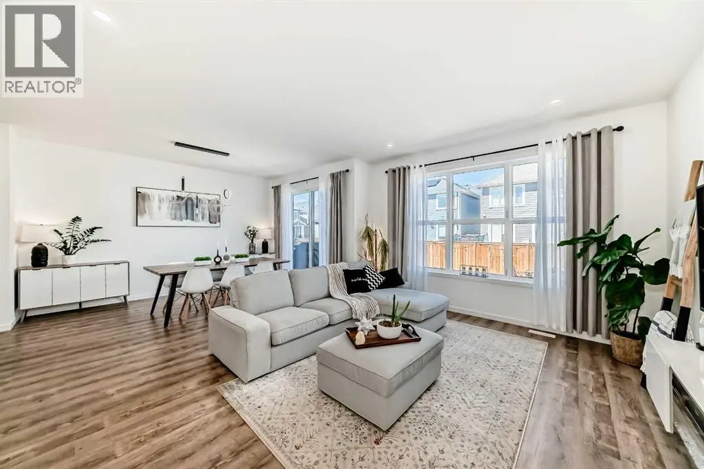 12 Magnolia Crescent SE