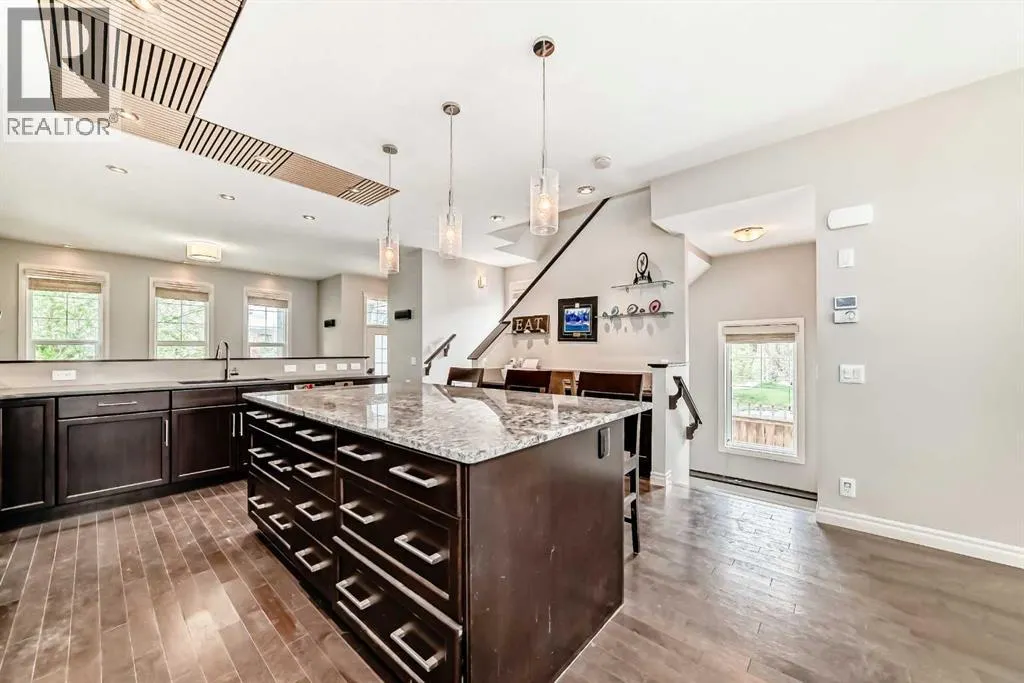 102 Evanspark Road NW