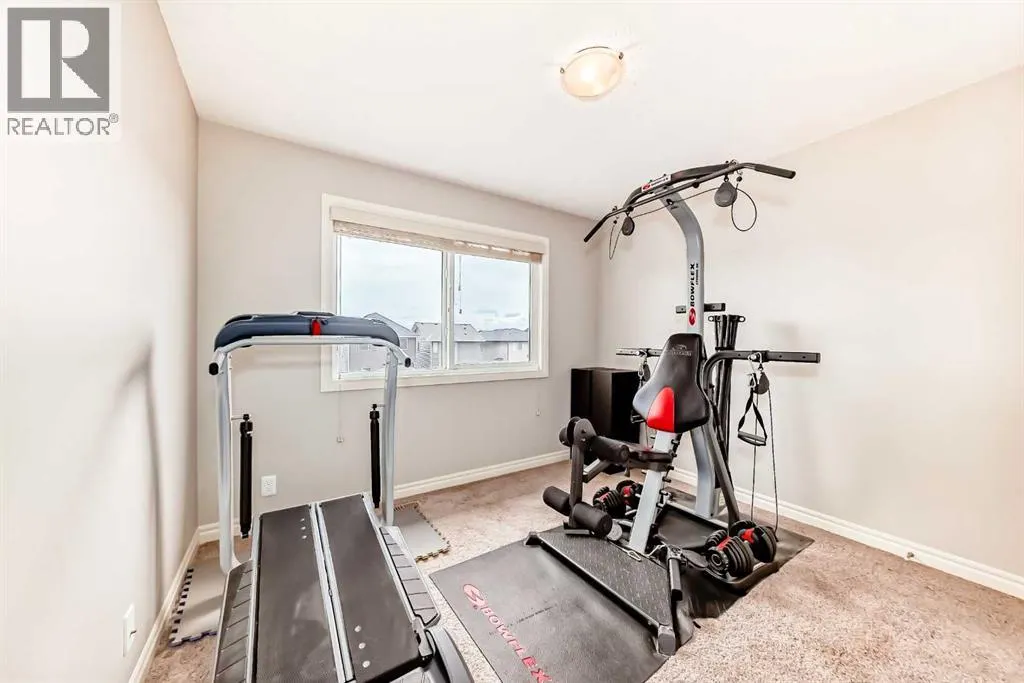 102 Evanspark Road NW