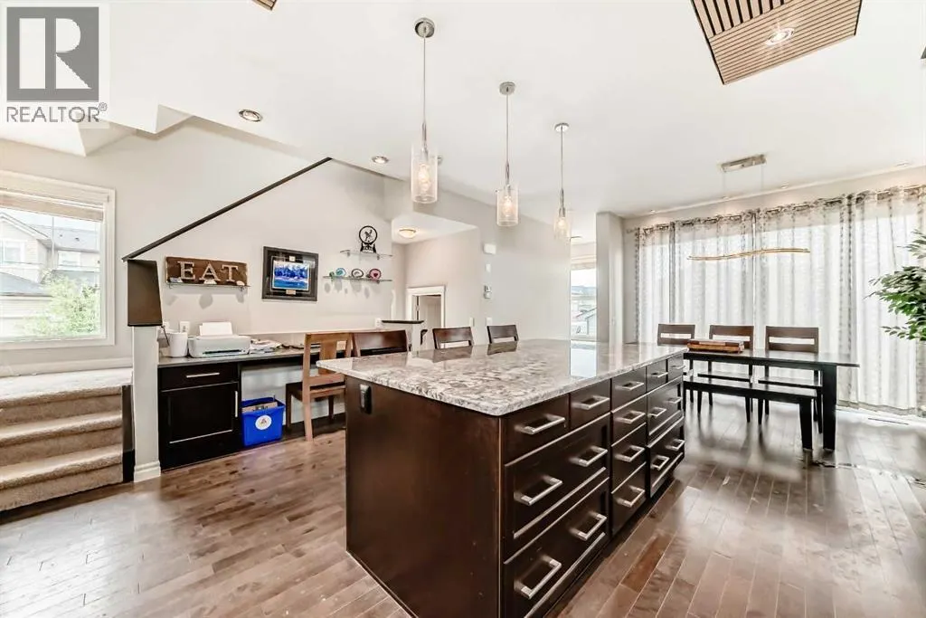 102 Evanspark Road NW
