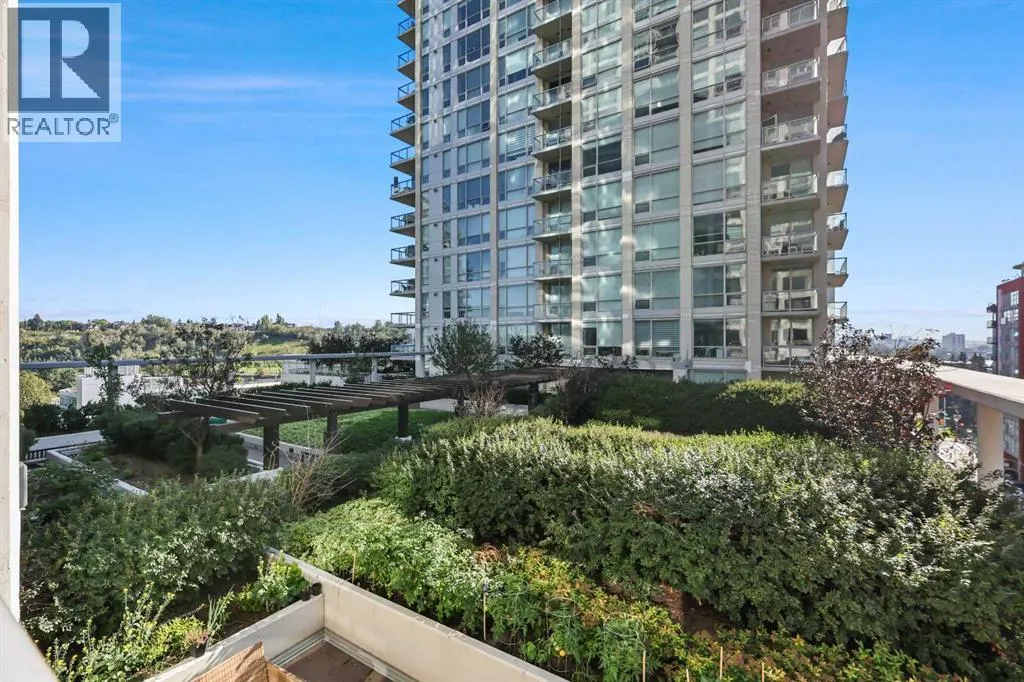 825, 222 Riverfront Avenue SW