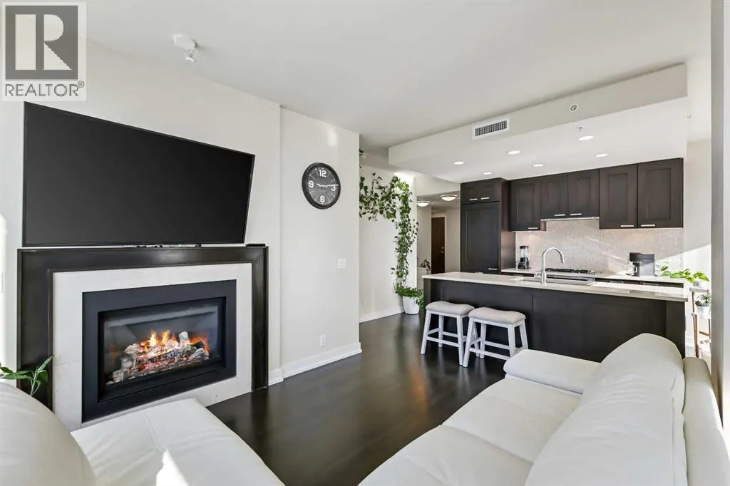 825, 222 Riverfront Avenue SW