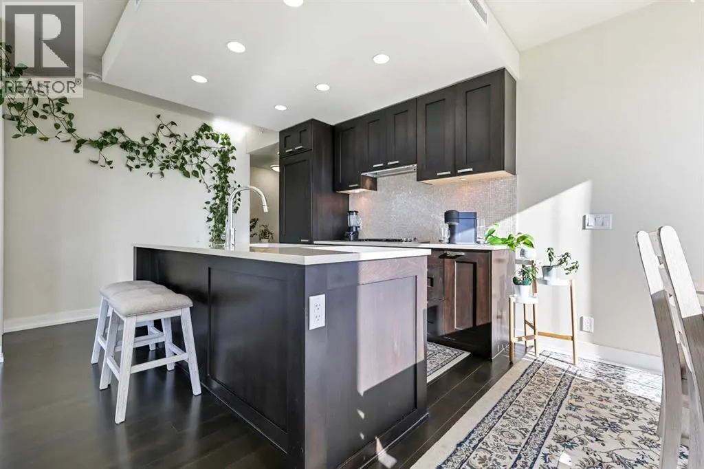 825, 222 Riverfront Avenue SW