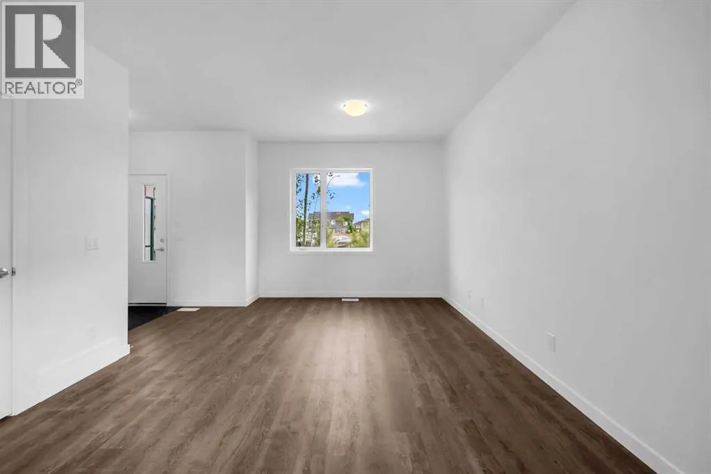 101, 25 Evanscrest Mews NW