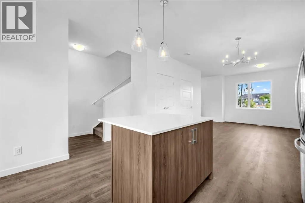 101, 25 Evanscrest Mews NW
