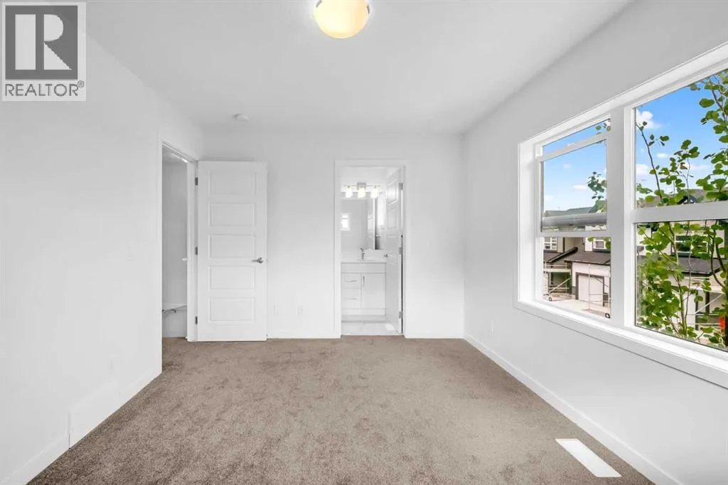 101, 25 Evanscrest Mews NW