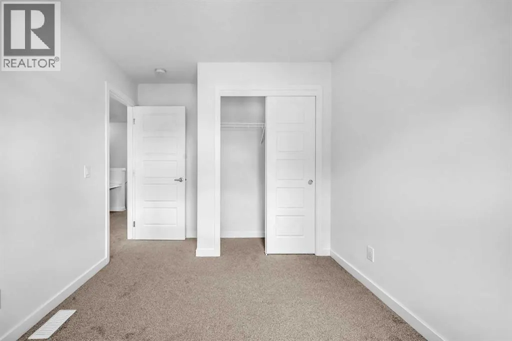 101, 25 Evanscrest Mews NW