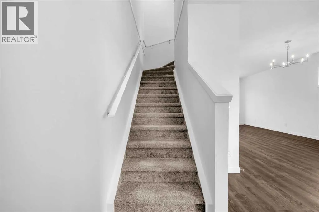 101, 25 Evanscrest Mews NW