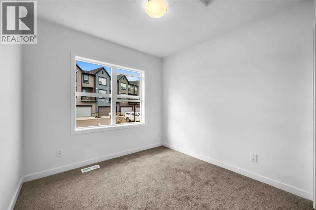 101, 25 Evanscrest Mews NW