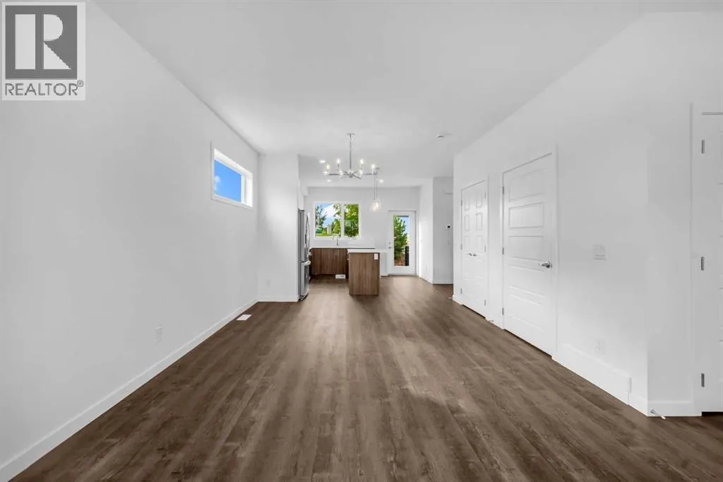 101, 25 Evanscrest Mews NW