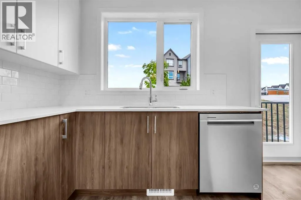 101, 25 Evanscrest Mews NW