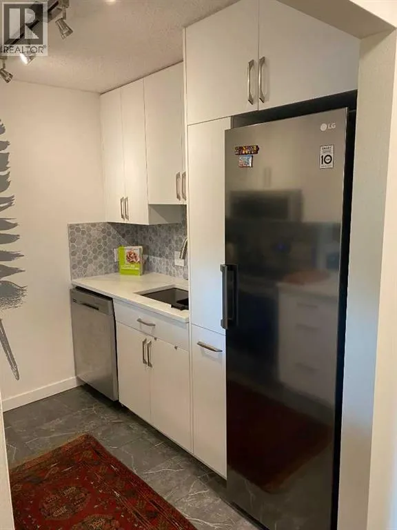 632, 860 Midridge Drive SE
