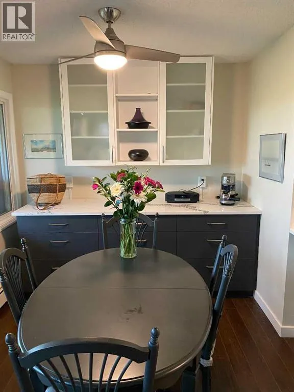 632, 860 Midridge Drive SE