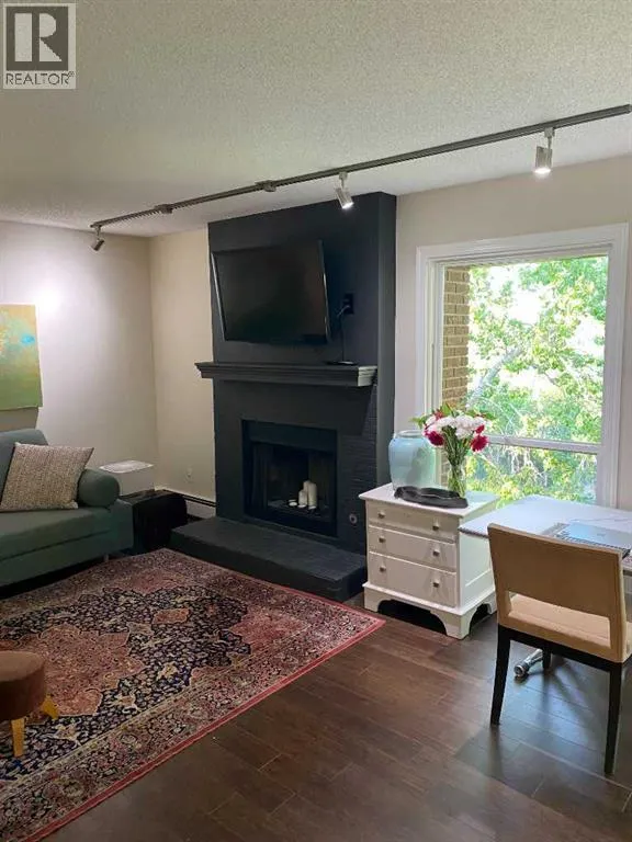 632, 860 Midridge Drive SE