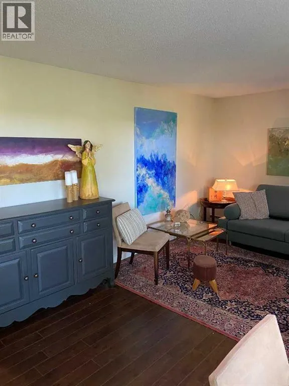 632, 860 Midridge Drive SE