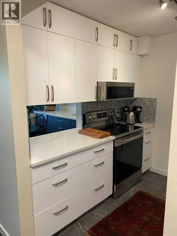 632, 860 Midridge Drive SE